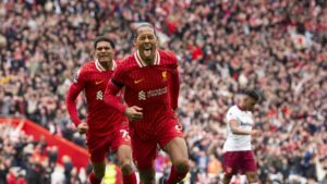 إضراب Van Dijk المتأخر يبقي ليفربول في مسار

