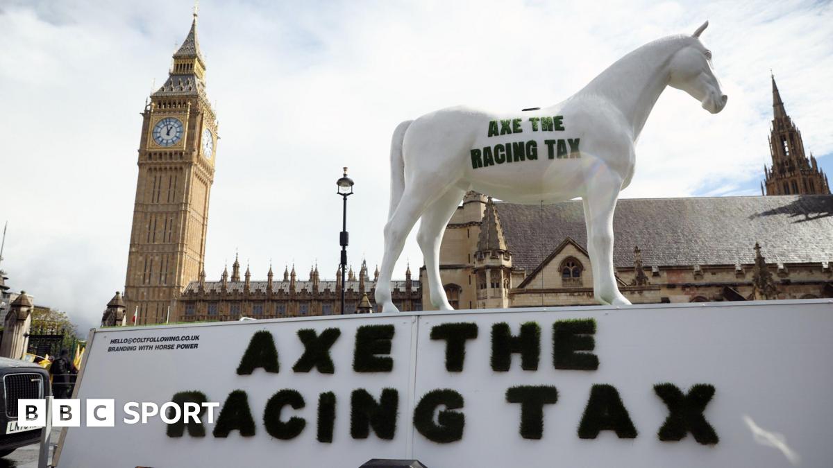 A statue of a horse with the 