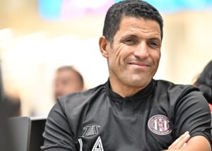 الجزيرة يحسم الجدل حول مستقبل الحسين عموتة وانتقاله لتدريب العراق
