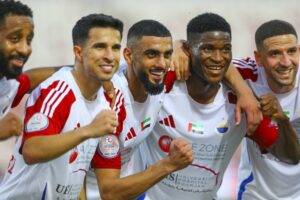 الشارقة يبقي على آماله في لقب الدوري.. والمركز الثالث يشتعل
