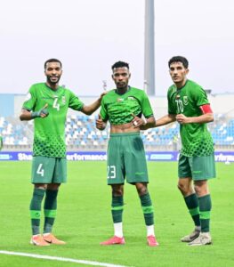 العروبة يهزم كلباء ويتمسك بـ «بصيص الأمل» في البقاء
