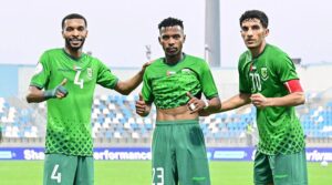 العروبة يهزم كلباء ويتمسك بـ«بصيص الأمل» في البقاء
