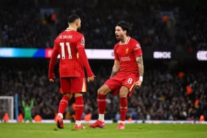 نجم ليفربول: اللعب بجوار محمد صلاح أمر لا يُصدق
