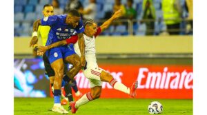 3 أهداف غريبة ..النصر يهزم الشارقة ويقرب شباب الأهلي من لقب الدوري
