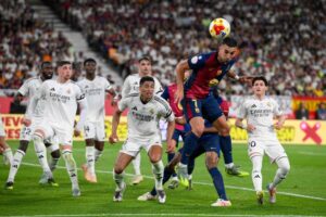 برشلونة ينتزع كأس الملك من ريال مدريد في ليلة مجنونة
