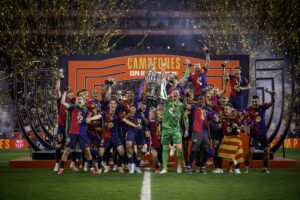 شاهد رقصات لاعبي برشلونة.. ومراسم التتويج بكأس ملك إسبانيا (فيديو)
