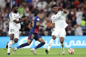 بكاء حكم نهائي كأس ملك إسبانيا إثر انتقادات قناة ريال مدريد التلفزيونية
