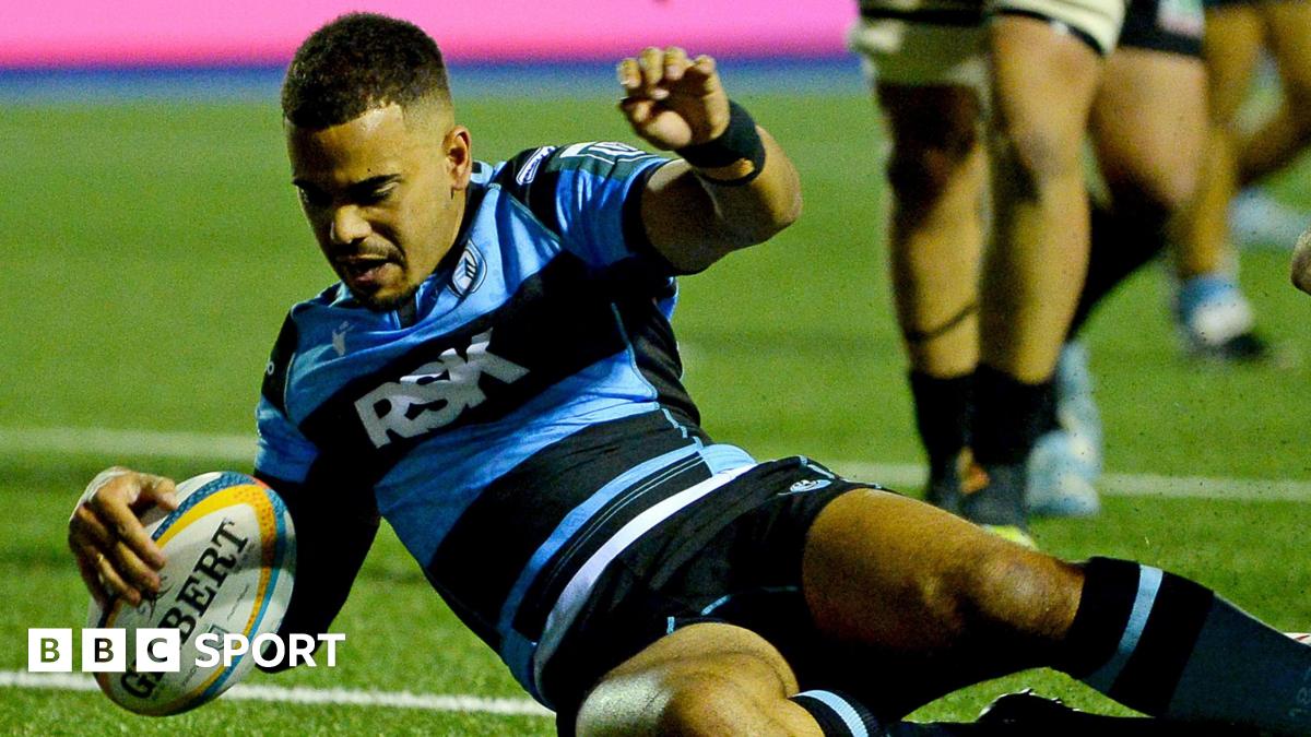 Ben Thomas scoring a try for Cardiff against Lions