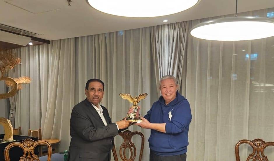 الرزوقي يبحث تعاون كاراتيه الإمارات وآسيا مع الصين
