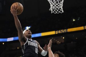 جريزليز وهيت يتأهلان للأدوار الإقصائية في الـ«NBA»
