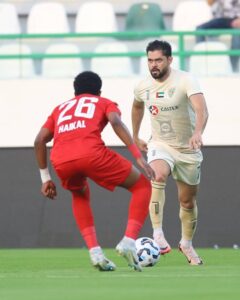 خورفكان يواصل حصاده الاستثنائي والبطائح يبتعد خطوة عن الخطر
