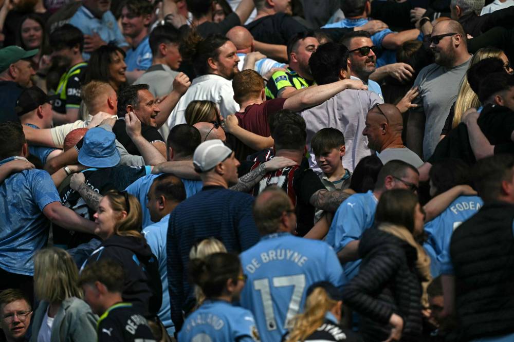 دي بروين يفتح الباب للبقاء في الدوري الإنجليزي
