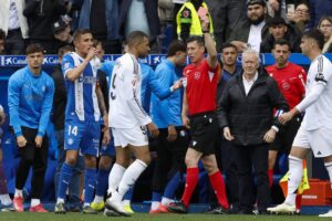 ريال مدريد يفوز على ألافيس في مباراة الكروت الحمراء
