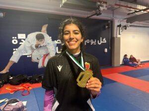 زمزم الحمادي أول إماراتية تنضم إلى منظمة PFL العالمية للفنون القتالية
