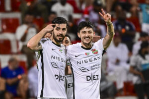 شباب الأهلي يطير فرحاً بالاقتراب من درع الدوري
