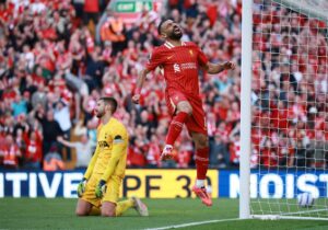 محمد صلاح يحتفل بلقب الدوري الإنجليزي عبر الهاتف (فيديو)
