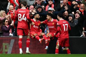 محمد صلاح أول لاعب في تاريخ «البريميرليغ» يساهم بـ45 هدفاً
