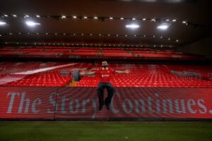 لقب مهم لمحمد صلاح.. نقطة تفصل ليفربول عن معادلة أسطورة مانشستر يونايتد
