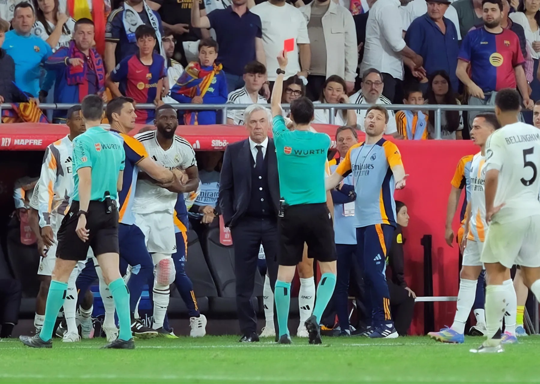 الكشف عن عقوبات المطرودين الثلاثة في "الكلاسيكو".. خبر سار لجمهور ريال مدريد
