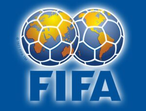 "فيفا" يدعم الحكمات للتوفيق بين الأمومة والتحكيم
