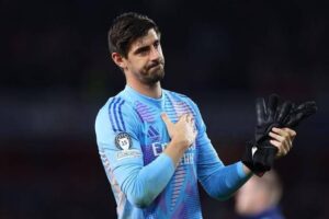 كورتوا يتحسر بعد السقوط المدوي أمام أرسنال بدوري الأبطال
