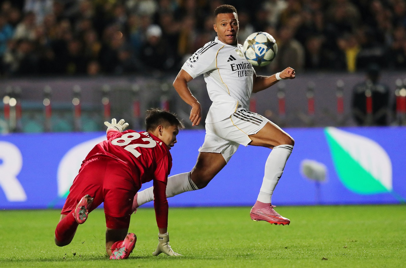 مبابي يقود ريال مدريد إلى استعادة توازنه بـ"هاتريك"
