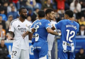 شجار عنيف بين بيلينغهام وروديغر في تدريبات ريال مدريد
