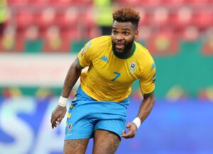 وفاة مهاجم منتخب الغابون بعد سقوطه من الطابق الـ11
