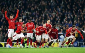 نوتنجهام وكريستال بالاس يحجزان مكانهما في نصف نهائي كأس إنجلترا
