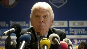 وفاة مدرب ريال مدريد السابق الهولندي ليو بينهاكر عن 82 عاماً
