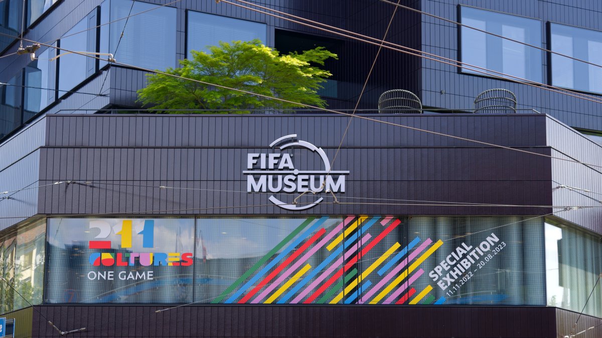يظهر فريق Türkiye's Mansiz في رحلة متحف FIFA عبر كرة القدم
