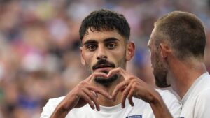 إيرين دينكشي يتعهد بالولاء لنجوم الهلال التركي على ألمانيا

