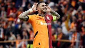 إيكاردي لاعب غلطة سراي خارج السوق مع صديقته الجديدة تشاينا سواريز
