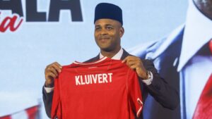 الأسطورة الهولندية كلويفرت تهدف إلى التأهل لكأس العالم مع إندونيسيا
