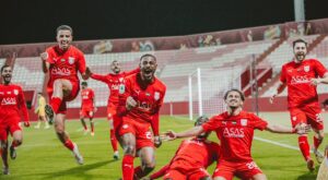 الفجيرة يعتلي صدارة دوري الأولى
