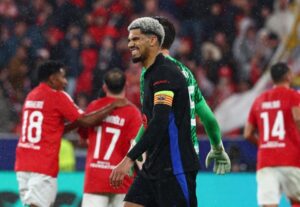 برشلونة يمدد عقد أراوخو 6 سنوات
