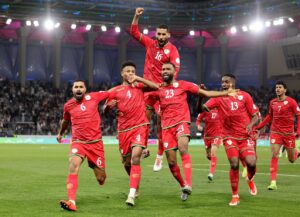 بـ10 لاعبين.. منتخب عمان يهزم السعودية ويتأهل إلى نهائي «خليجي 26»
