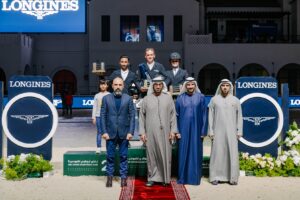 الإيرلندي "تريفور" يتوج بالجائزة الكبرى لدولية "قفز الحواجز"
