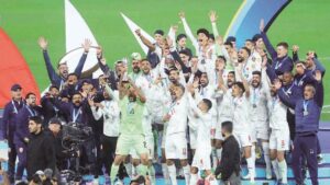 لاعبو البحرين يعبرون عن فرحتهم بإحراز لقب "خليجي 26"...

