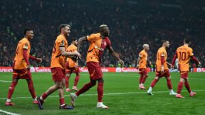Galatasaray's Nigerian forward Victor Osimhen (C) celebrates with teammates after scoring his team's third goal during a UEFA Europa League match with FC Dynamo Kyiv, Istanbul, Türkiye, Jan. 21, 2025. (AFP Photo)