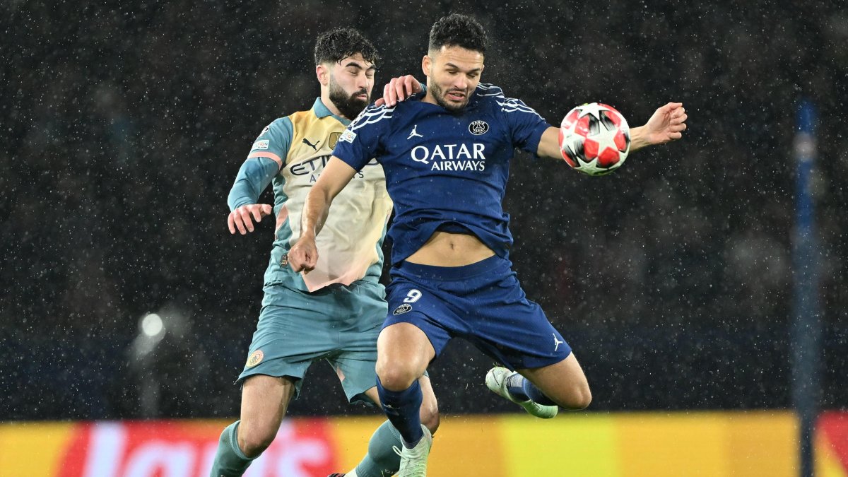 Manchester City's Josko Gvardiol (L) and PSG's Goncalo Ramos vie for the ball in a UEFA Champions Leauge game, Paris, France, Jan. 22, 2025. (AA Photo)
