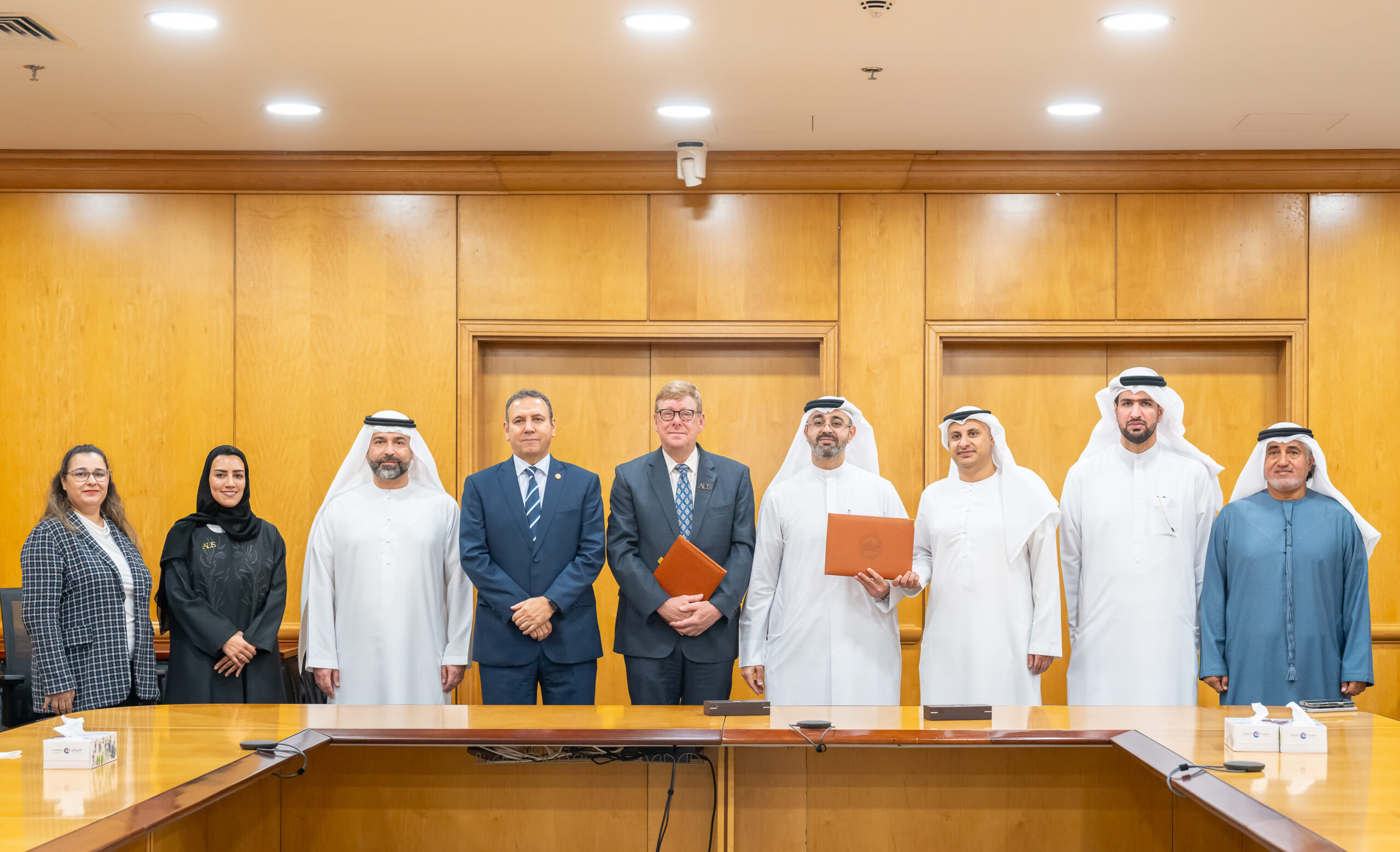 تعاون بين الجامعة الأمريكية ونادي الشارقة البحري
