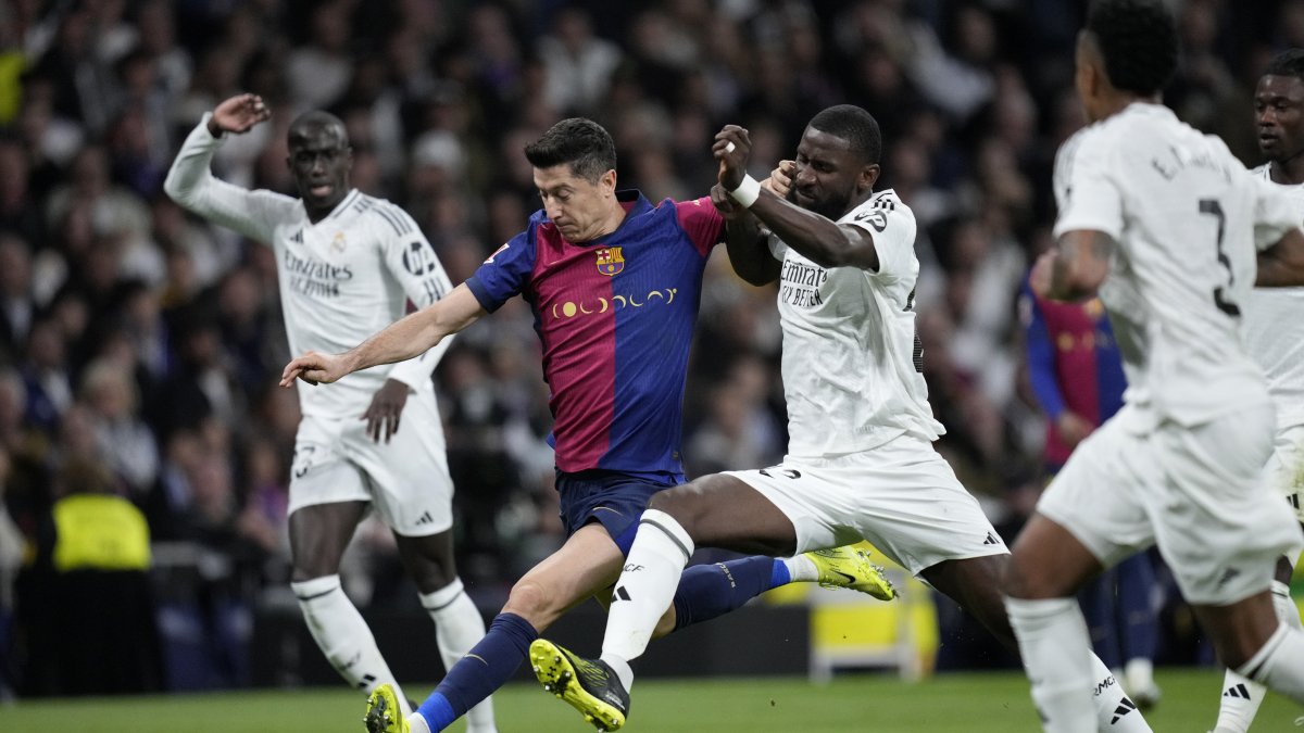 برشلونة وريال مدريد يلتقيان في نهائي كأس السوبر للمرة الثالثة على التوالي
