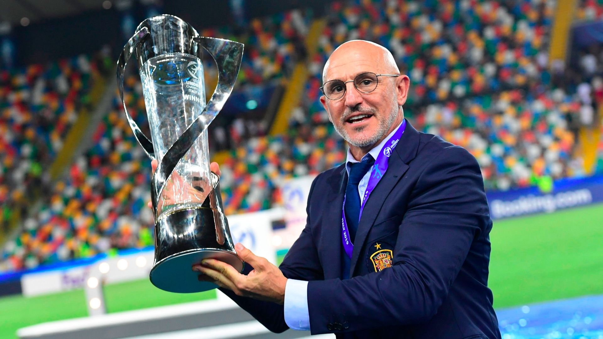 تمديد عقد لويس دي لا فوينتي مدرب منتخب إسبانيا حتى 2028
