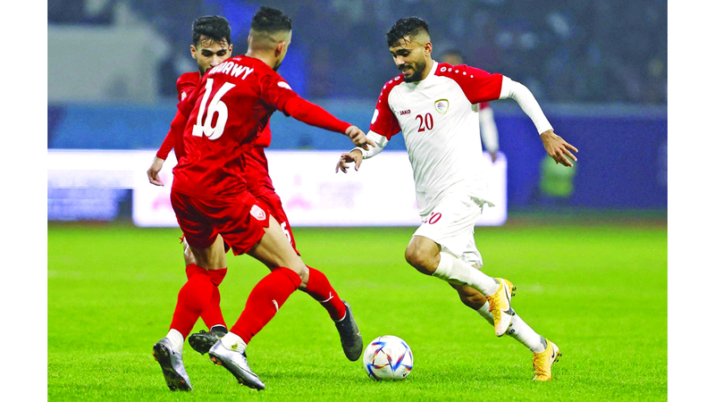 ساعة «خليجي 26».. الثالثة لعُمان أم الثانية للبحرين
