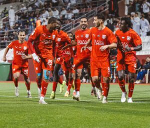 لعبة «الكراسي الموسيقية» مستمرة في دوري الأولى
