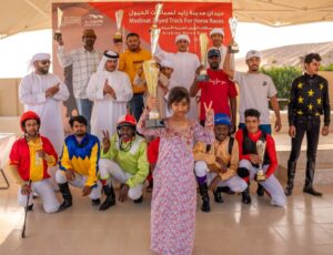 «سفير الثاني» و«الظفرة» بطلا السباق الثامن للخيول في مدينة زايد
