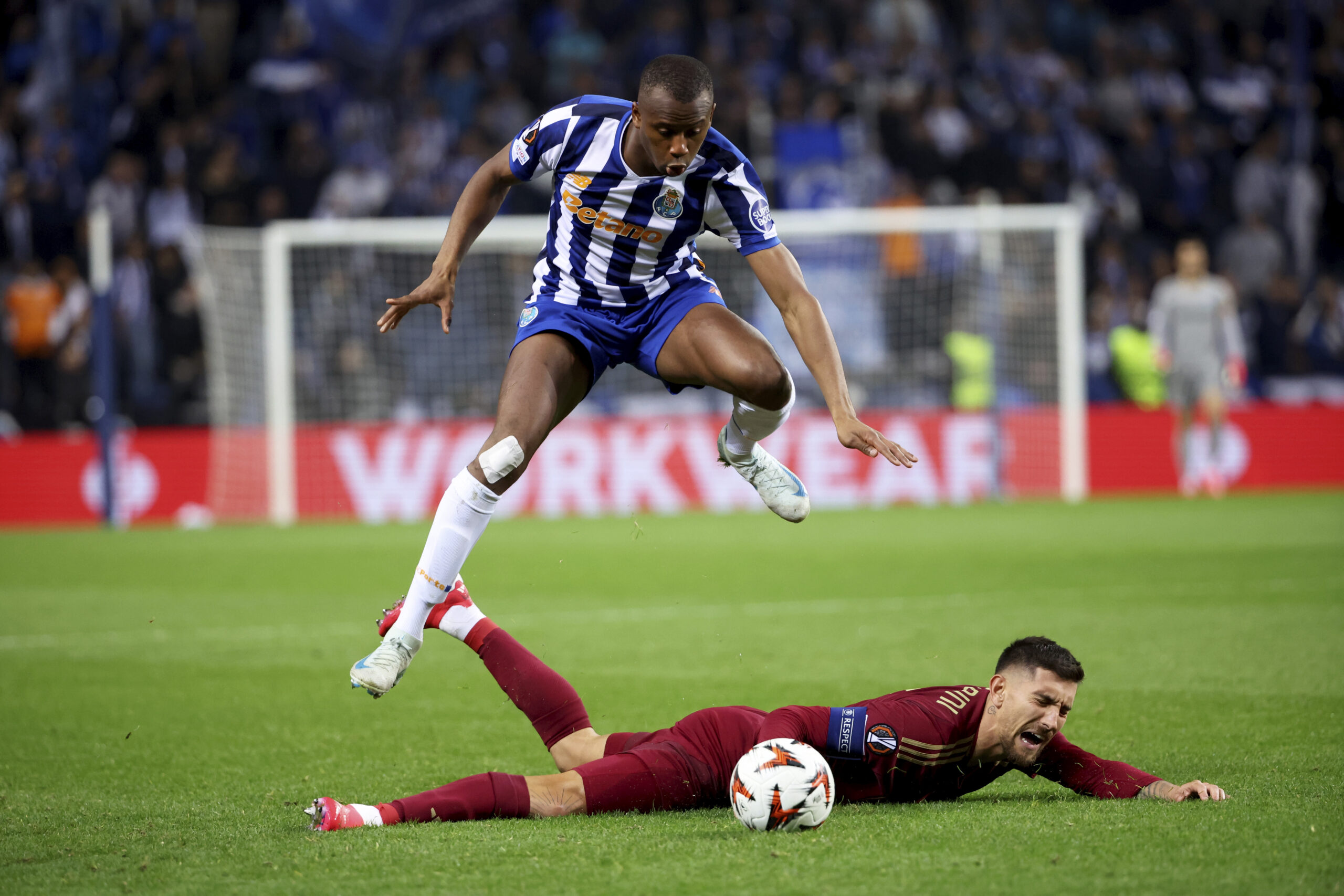 بورتو يفرض التعادل على روما في ملحق «يوروبا ليغ»
