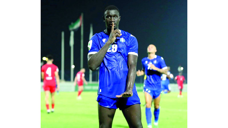 لاعب فريق العربي محمد ديوب. من المصدر