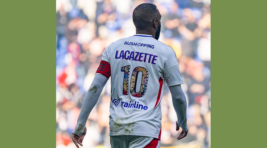 لاكازيت يقود ليون للفوز على بريست بثنائية في الدوري الفرنسي
